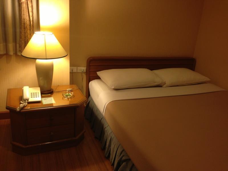 Wall Street Inn, Bangkok Esterno foto