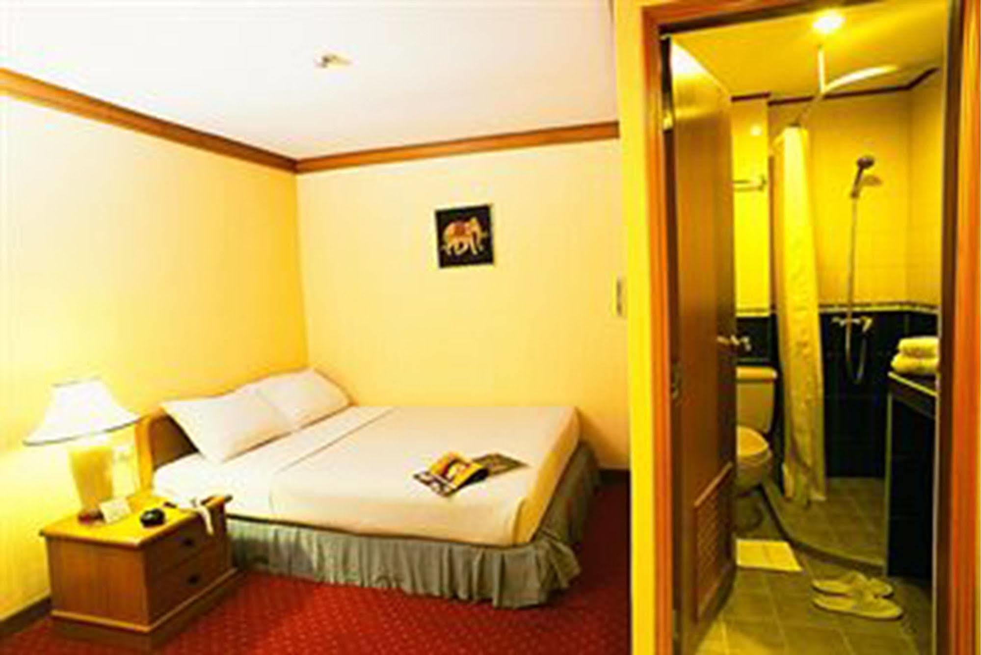 Wall Street Inn, Bangkok Esterno foto
